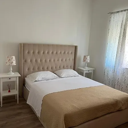 Apartman Robi شقة *