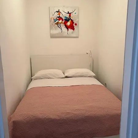 Apartman Robi شقة